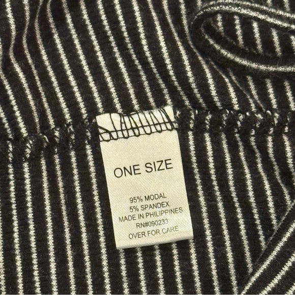 Brandy Melville Black and White Striped Crop Tank Top Spaghetti Straps - Picture 7 of 10